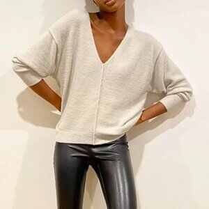 Aritzia Wilfred Free Cream Relaxed V-Neck Soft Hush Knit Sweater, Sz XS